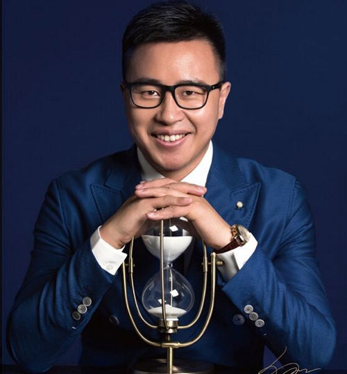 向凯:自“沙漏”中观无限空间