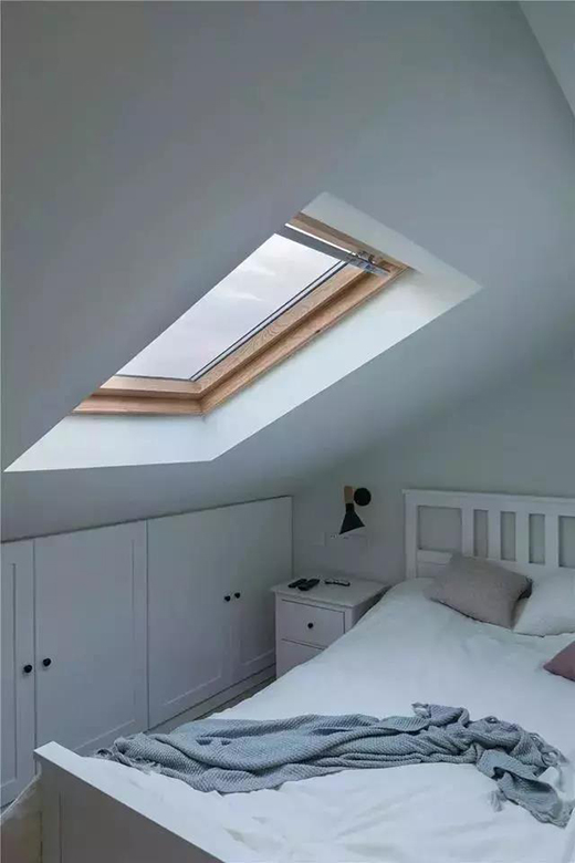 76平的北欧风复式楼,在带天窗的房间里,浪漫的数星星!