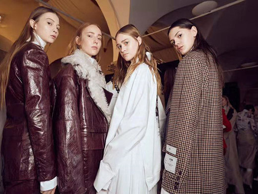 “海宁潮”席卷米兰 博物馆里走大秀